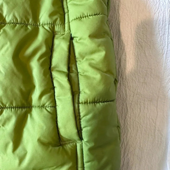 Gymboree - LIKE NEW  - puffer vest. Size 5-6 - Picture 3 of 5